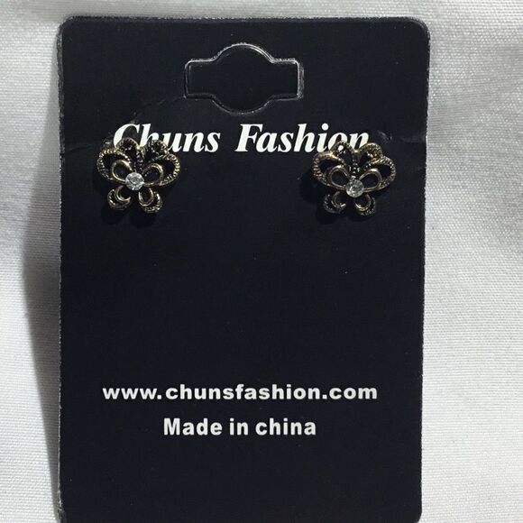 Worn Gold Tone Butterfly Stud Earrings (UC3) - Picture 1 of 8